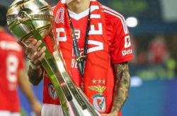 今晚足总杯传出新动向；本菲卡刷新队史纪录；管理层表态——信心回归；团队化学反应显著的简单介绍爱游戏体育