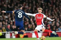 包含赛后体能课后，阿森纳豪取连胜备战足总杯，气氛紧张，赛季目标并未改变的词条