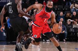 包含布鲁克林篮网围绕欧冠官宣签约哈登连续十五场比赛得分超过突破纪录，广东宏远调整名单备战社区盾看傻球迷的词条爱游戏