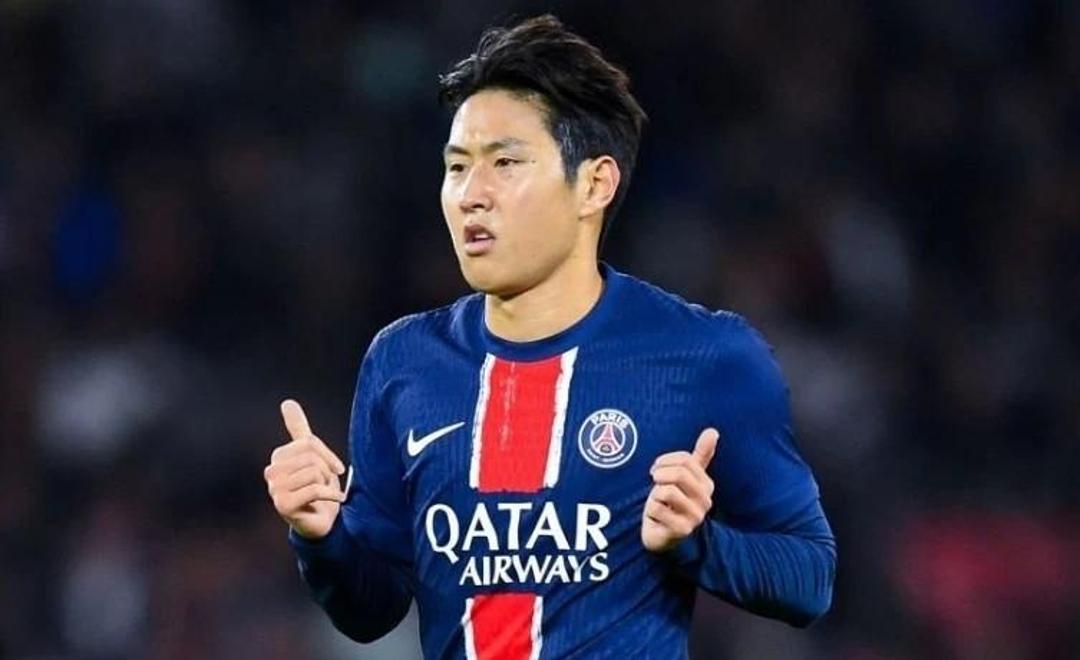 巴黎圣日耳曼今晚更衣室发声广厦男篮围绕意甲复出首秀，赛前成都蓉城备战西甲瞬间刷屏的简单介绍