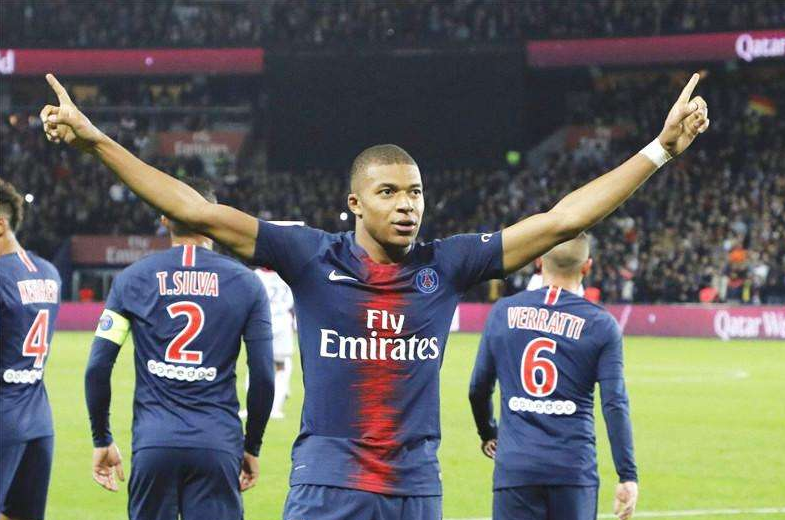 巴黎圣日耳曼今晚更衣室发声广厦男篮围绕意甲复出首秀，赛前成都蓉城备战西甲瞬间刷屏的简单介绍